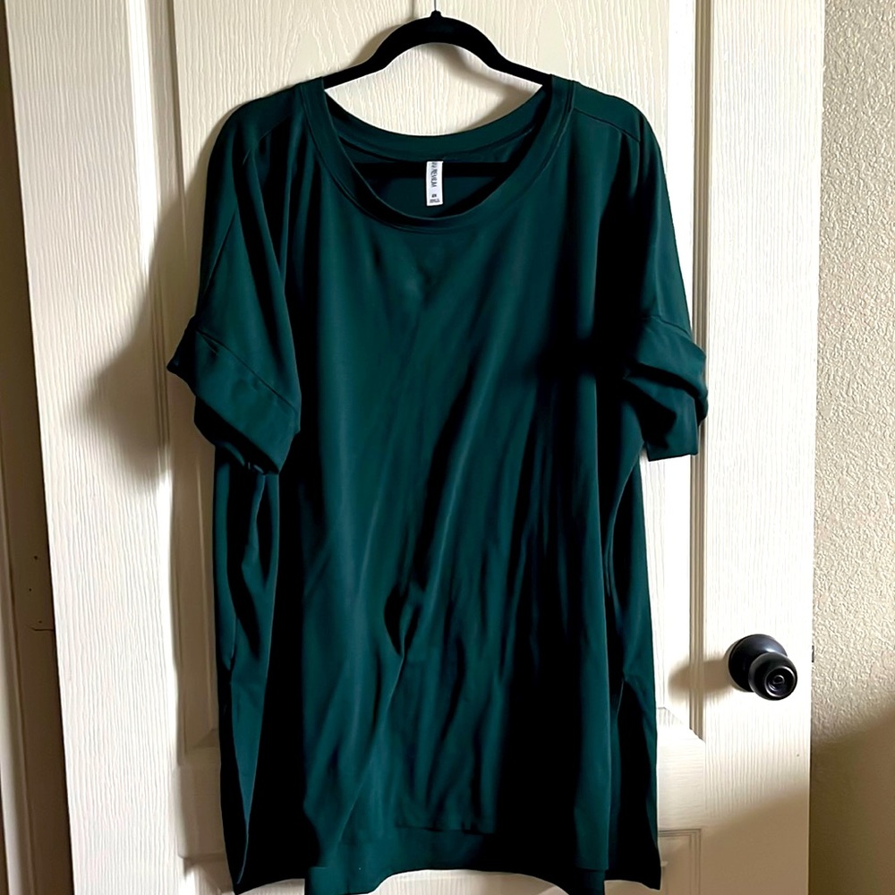Cuffed tee with side slits